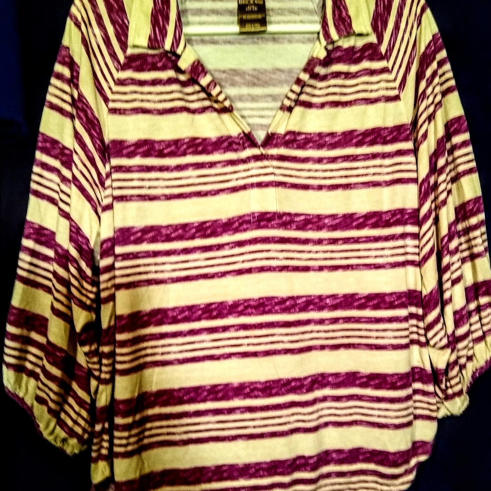 White stag 3/4 sleeve shirt